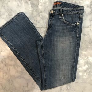VIGOSS STRAIGHT LEG LIGHTLY DISTRESSED JEANS